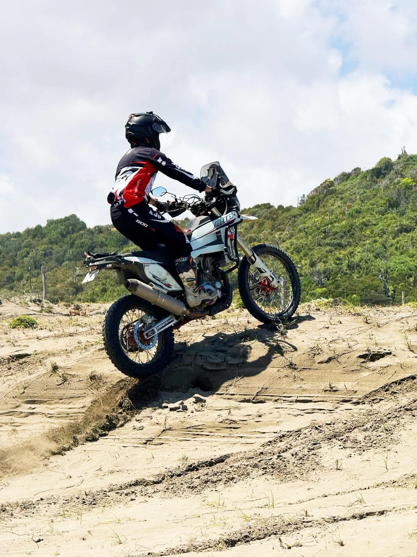 PR7 Adventure — jízda v písku.