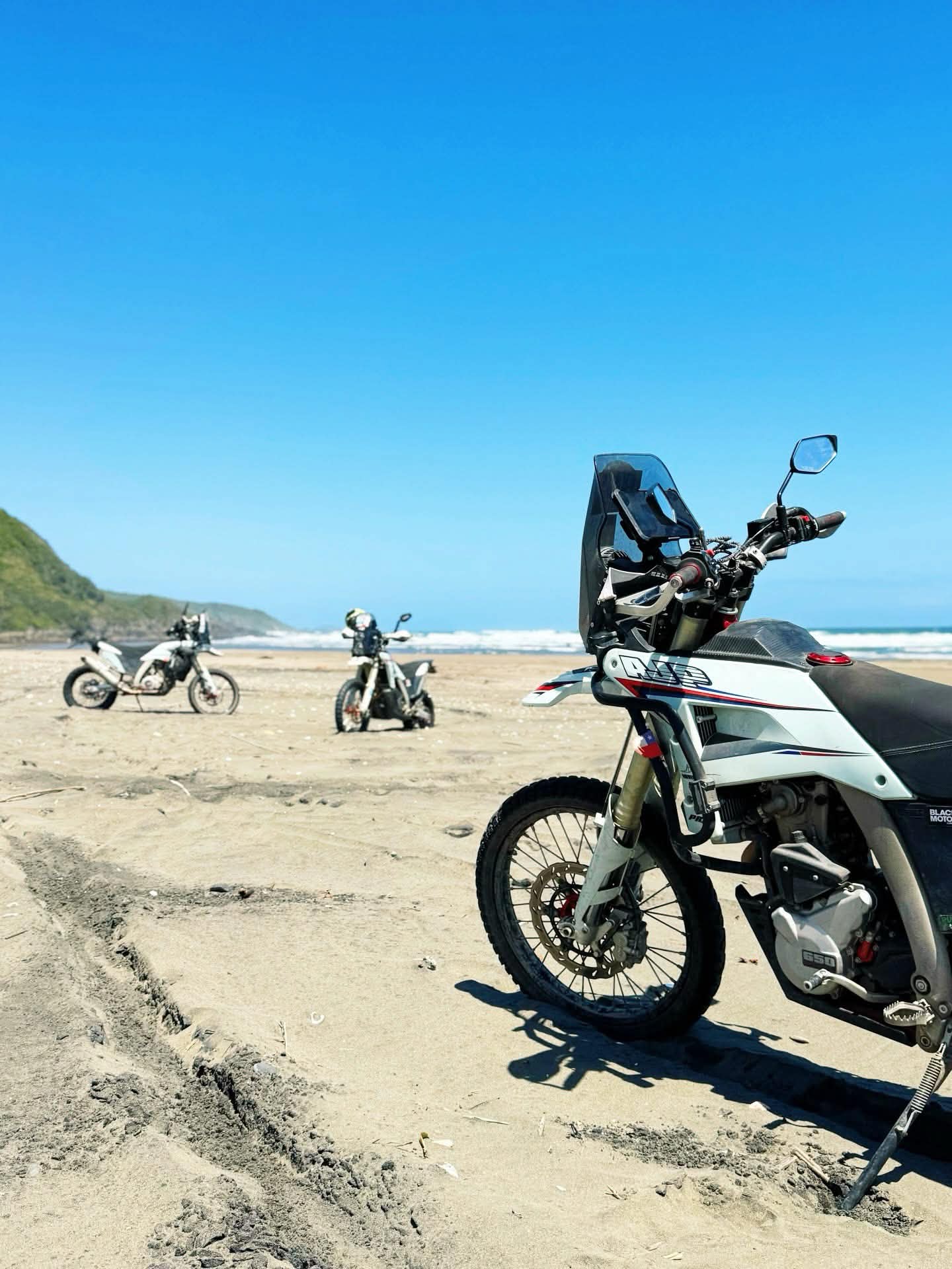 PR7 Adventure — na pláži.