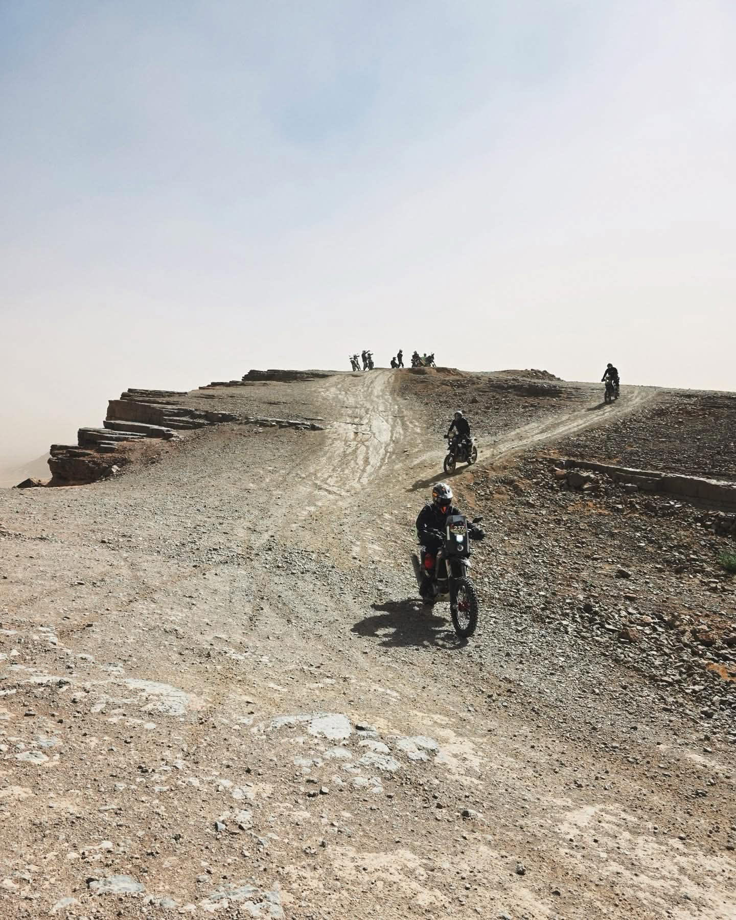 PR7 Black — pouštní skupinová jízda.