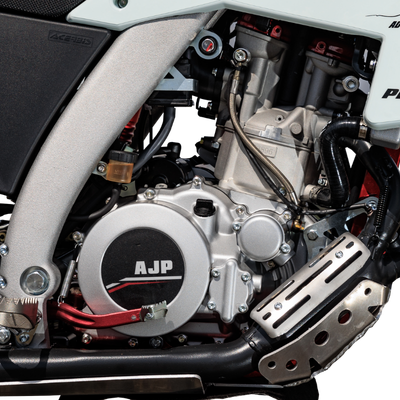 Technický detail PR7 jako hero servisní stránky.