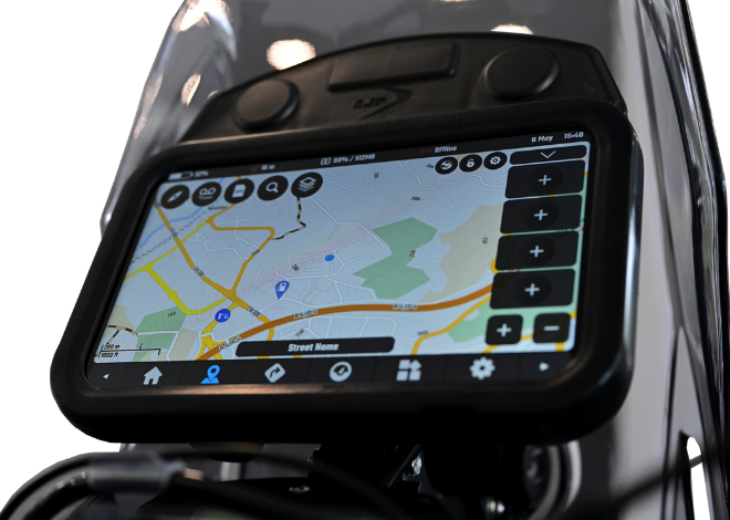 PR7 Gold Edition — tmavé studio.